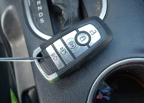 2021 Ford Mustang Ecoboost Premium z USA, uszkodzony, nr VIN 1FATP8UH2M5120209